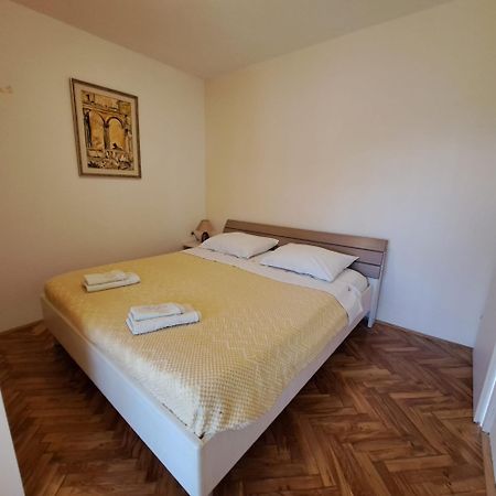 Apartments Sabina I Grapes Malinska Luaran gambar