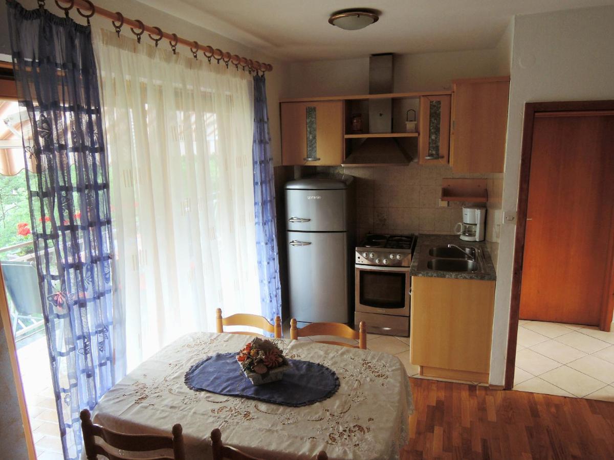 Apartments Sabina I Grapes Malinska Luaran gambar