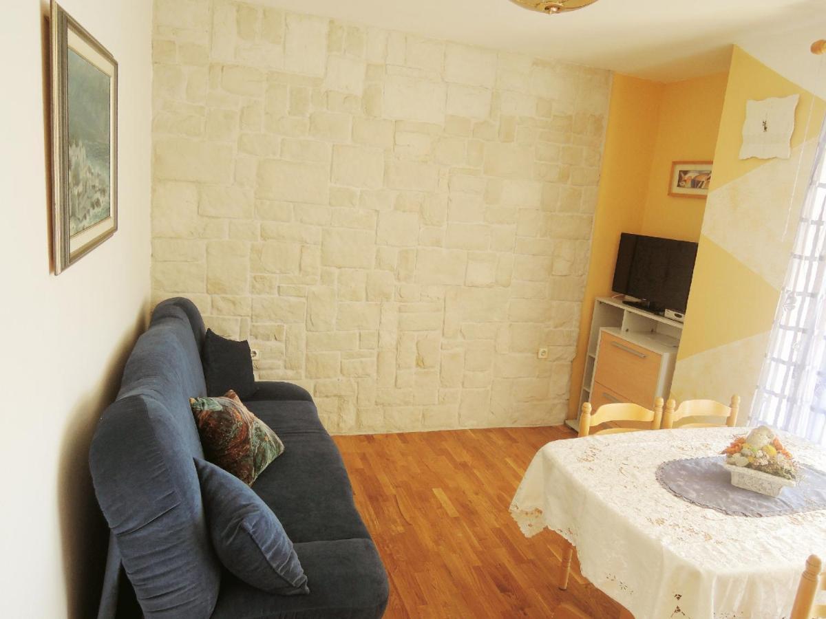 Apartments Sabina I Grapes Malinska Luaran gambar
