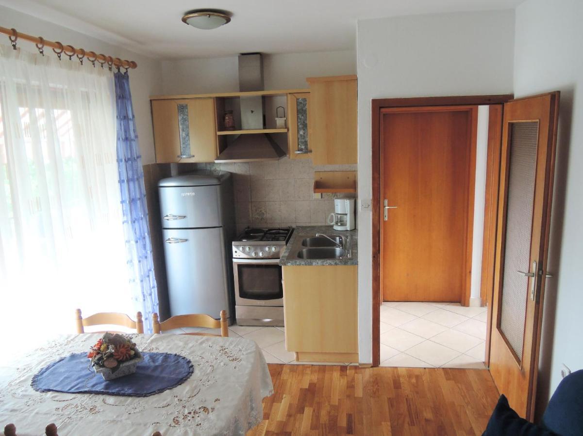 Apartments Sabina I Grapes Malinska Luaran gambar