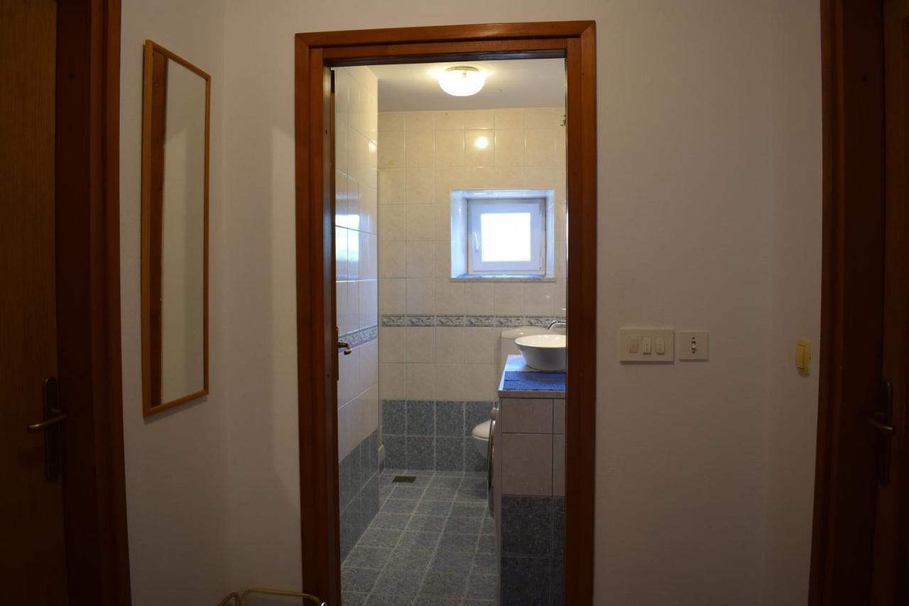 Apartments Sabina I Grapes Malinska Luaran gambar