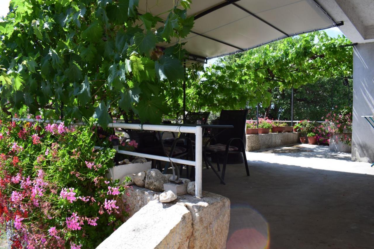 Apartments Sabina I Grapes Malinska Luaran gambar