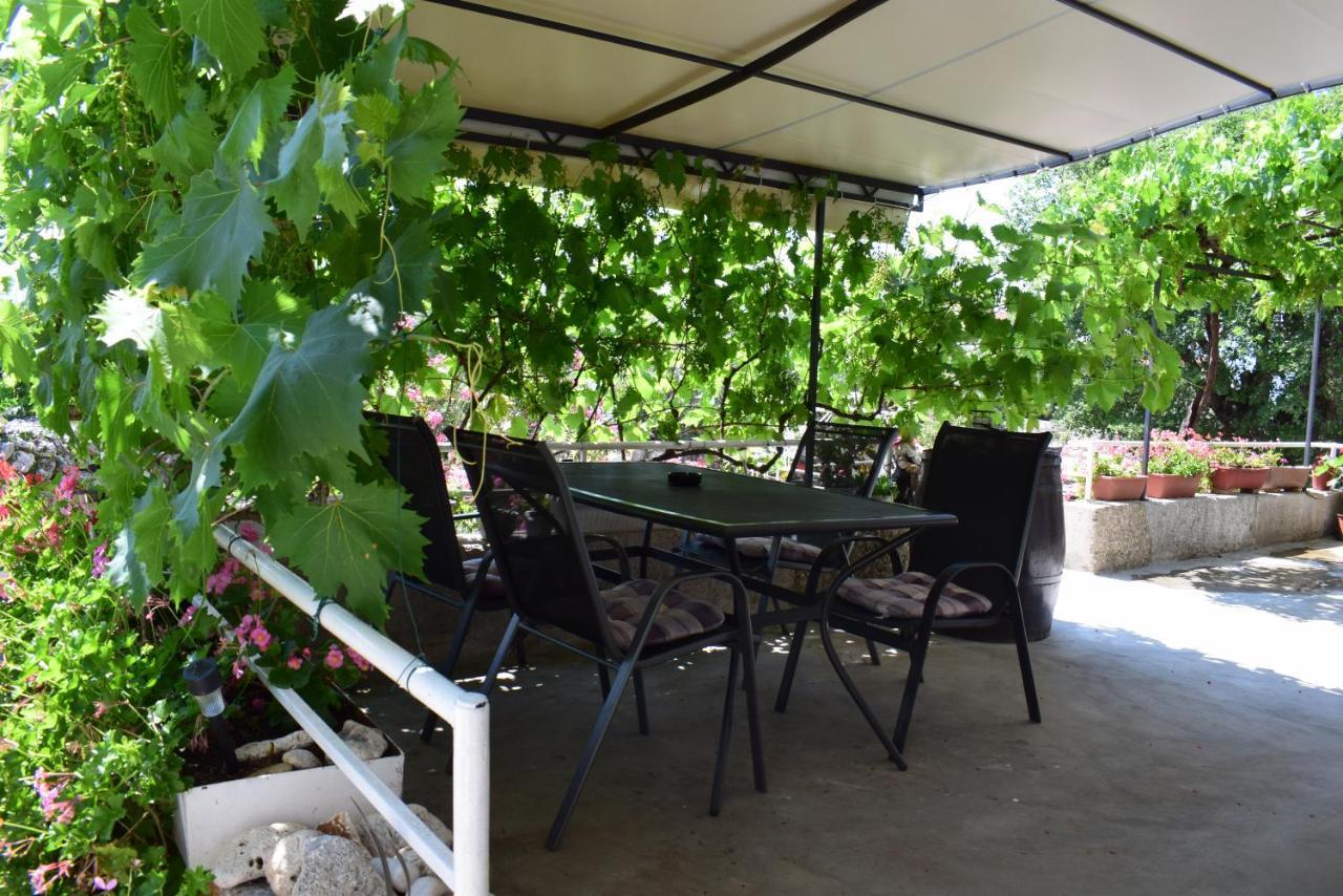 Apartments Sabina I Grapes Malinska Luaran gambar