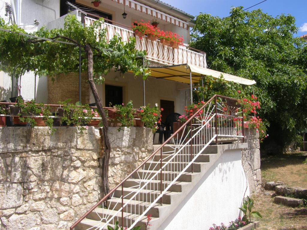Apartments Sabina I Grapes Malinska Luaran gambar