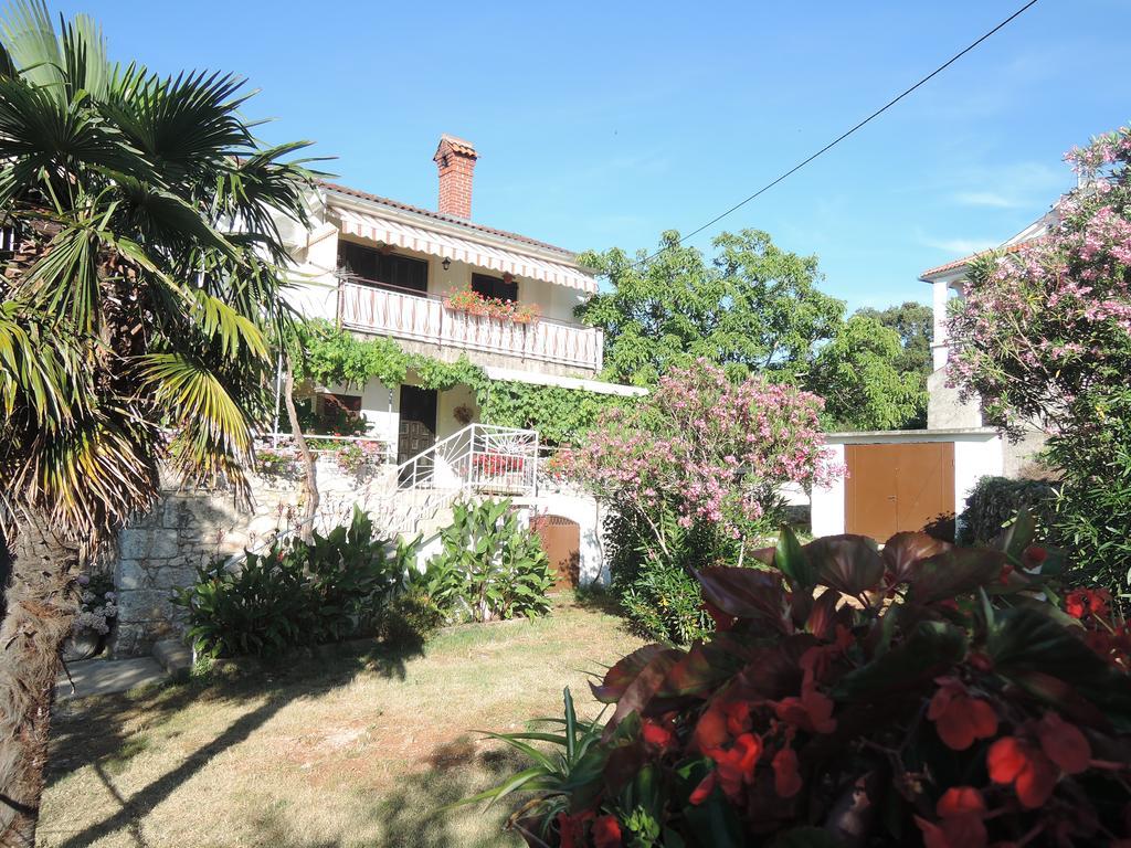Apartments Sabina I Grapes Malinska Luaran gambar