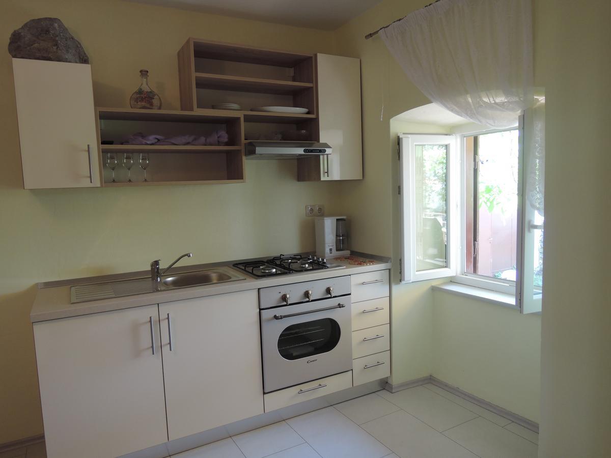 Apartments Sabina I Grapes Malinska Luaran gambar