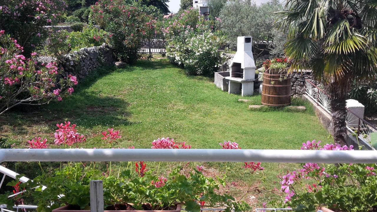 Apartments Sabina I Grapes Malinska Luaran gambar
