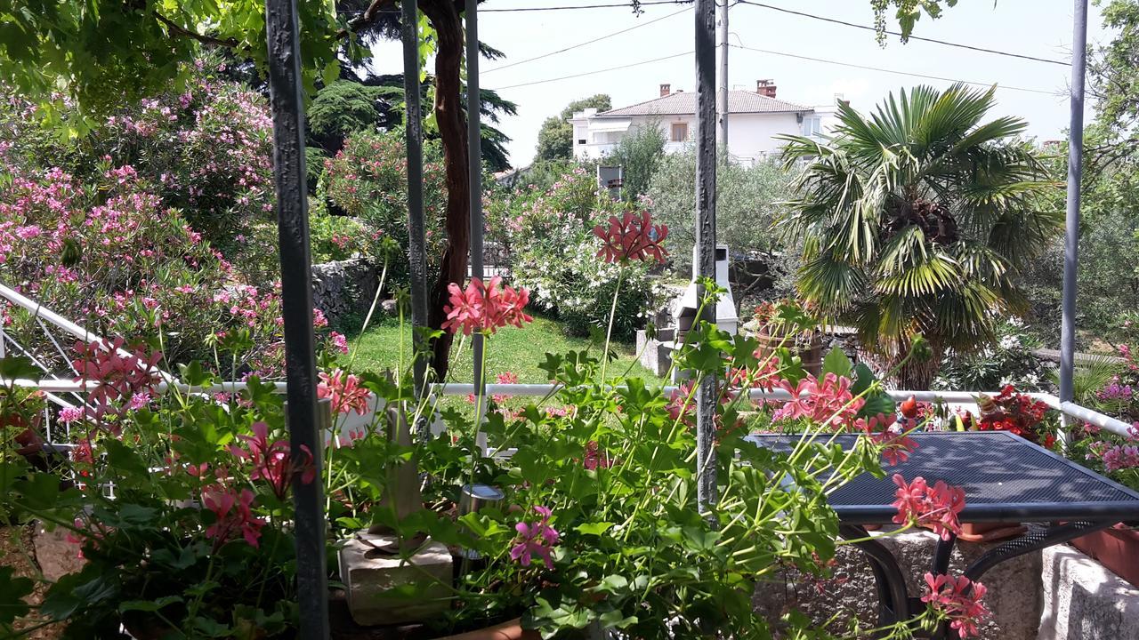 Apartments Sabina I Grapes Malinska Luaran gambar